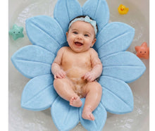 🌸 Soft Sponge Bath Cushion (Flower-Shaped, Light Blue) – Comfort, Safety, and Style for Your Little One! 👶🩵